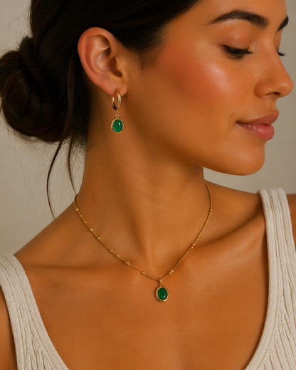 Oval Stone Pendant Necklace – Green & White