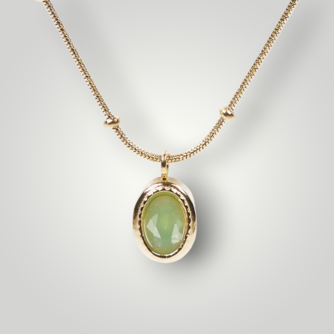 Oval Stone Pendant Necklace – Green & White