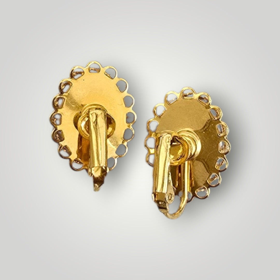 Vintage Botanical Resin Clip-On Earrings – Dried Flower Design Gold Tone