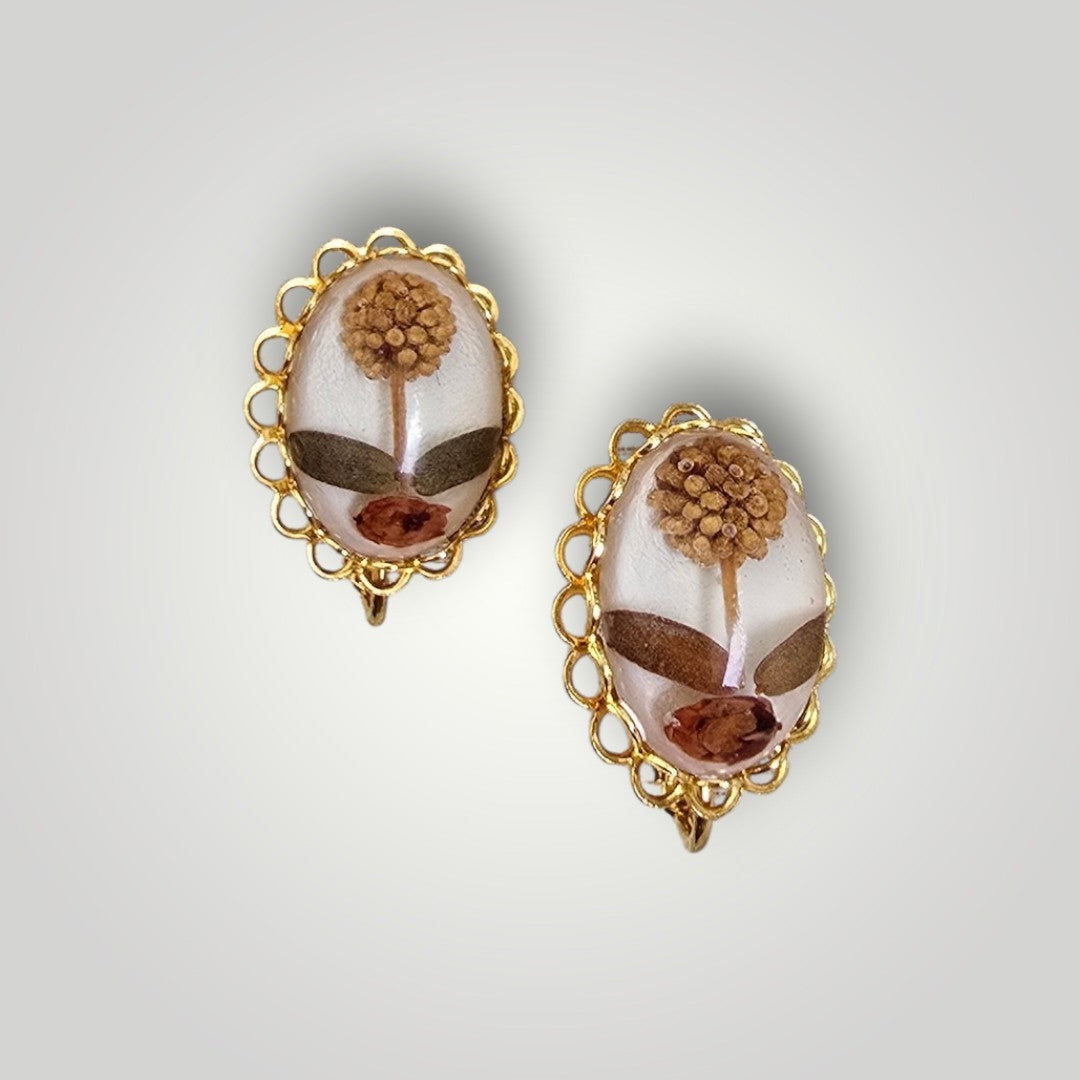Vintage Botanical Resin Clip-On Earrings – Dried Flower Design Gold Tone