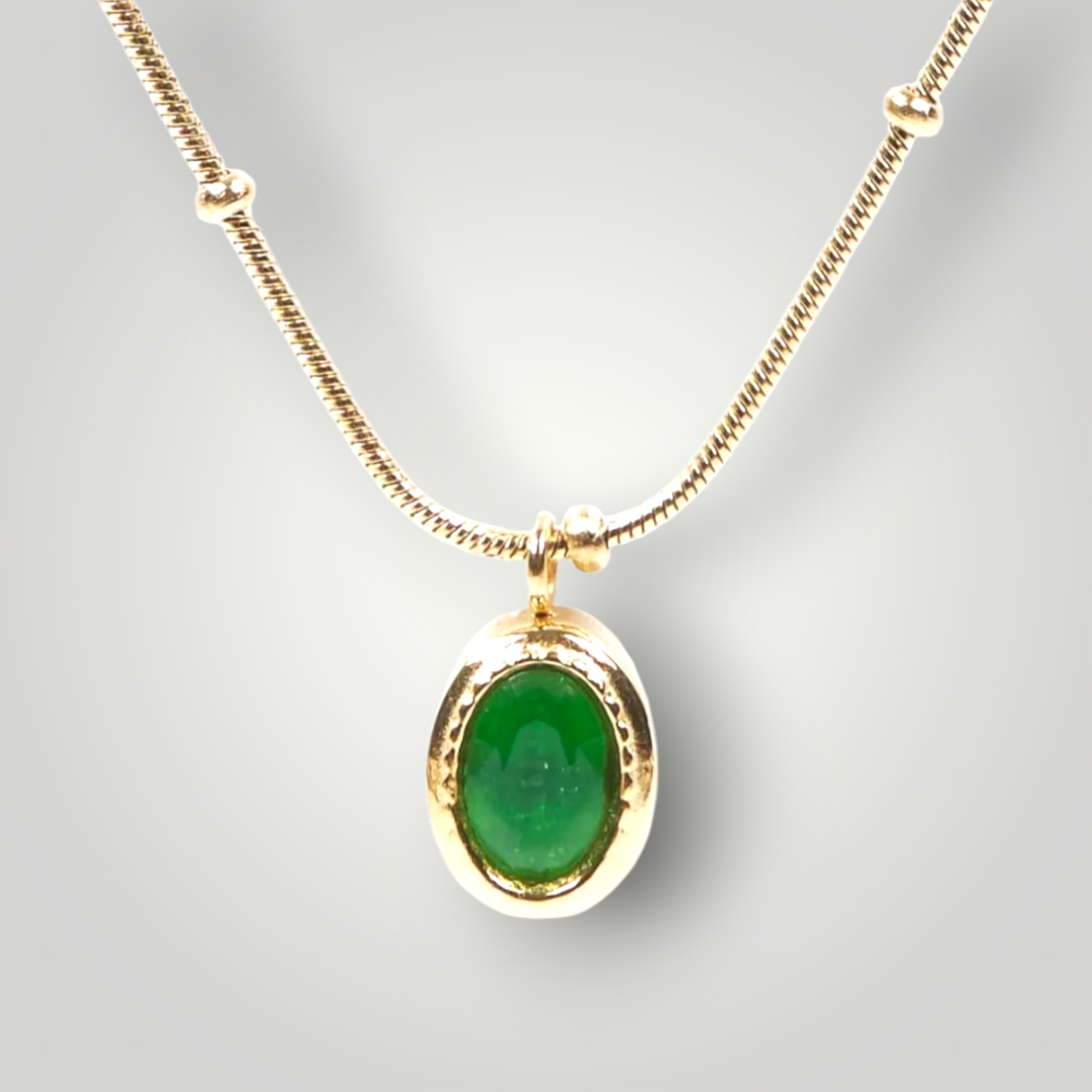 Oval Stone Pendant Necklace – Green & White